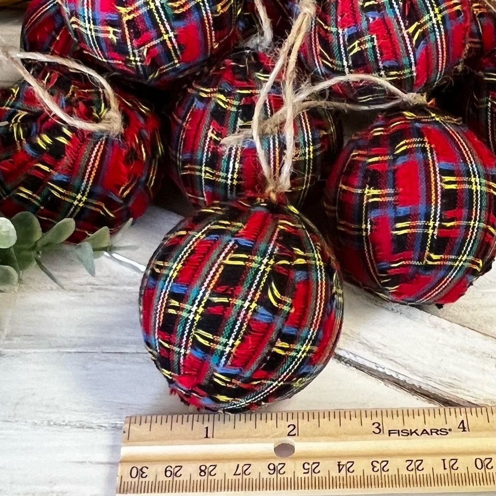 10 Primitive RED TARTAN PLAID RAG BALLS Christmas Ornaments Farmhouse decor - Picture 4 of 6